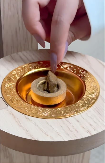 حامل مصحف وسجادة صلاة بعجلات